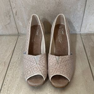 Tom’s Shoes Women’s Sz 8 Peep Toe Wedges